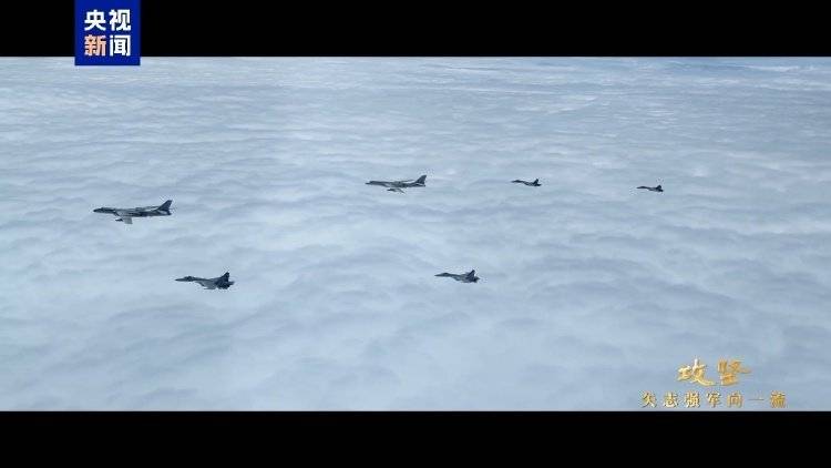 画面公开！我国航母编队远赴西太，战斗机首次起飞查证无人机