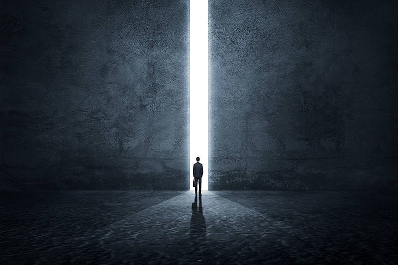 32岁女子银行辞职去大专,学历低又遭解聘