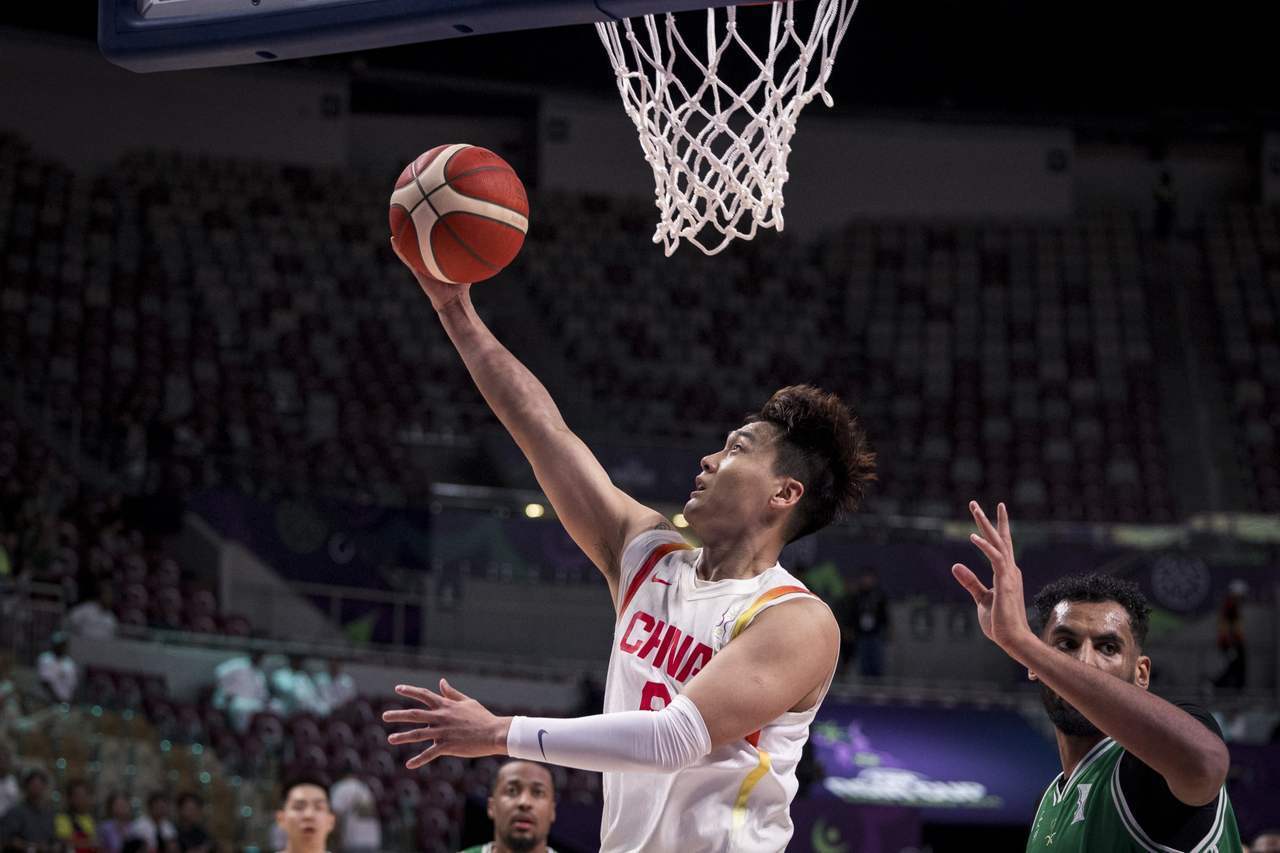 男篮亚洲杯开打，中国男篮首战险胜沙特，收获开门红