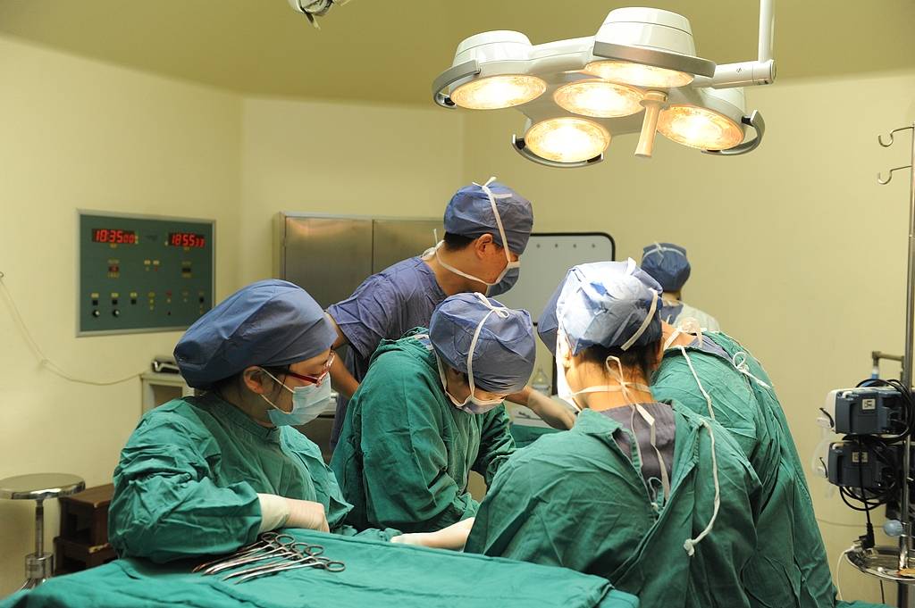 妇产科主任遭“网暴”坠楼身亡,网络医闹不该是法外之地