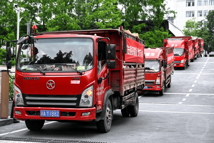 涉食品酒水等,重庆集中销毁30余吨假冒伪劣商品