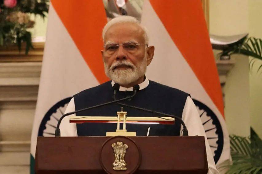 莫迪突遭晴天霹雳!印度陷入四面楚歌,外资净流入下降98%,特朗普对印度加征关税50%