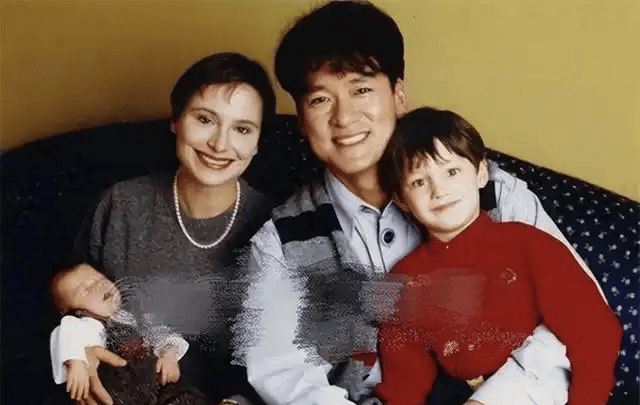 考古|64岁周华健近照曝光!被嘲身材走样,和妻子同框像两辈人