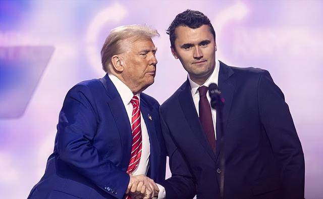 盟友身亡，特朗普想靠战争解困？已瞄准3国，中美防长紧急通话！